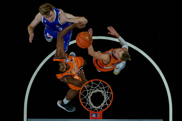 使狼队防线 使狼队防线